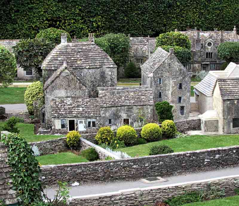 Stone build cottages and village streets.